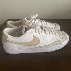 Women’s Nike Low Blazer